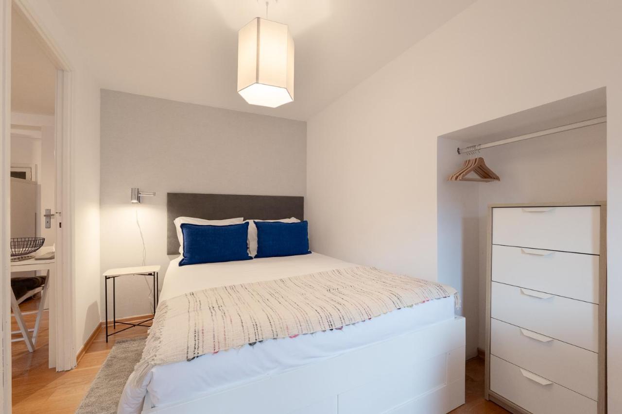 Contemporary Apartment In Chiado 3 Lisbon Luaran gambar