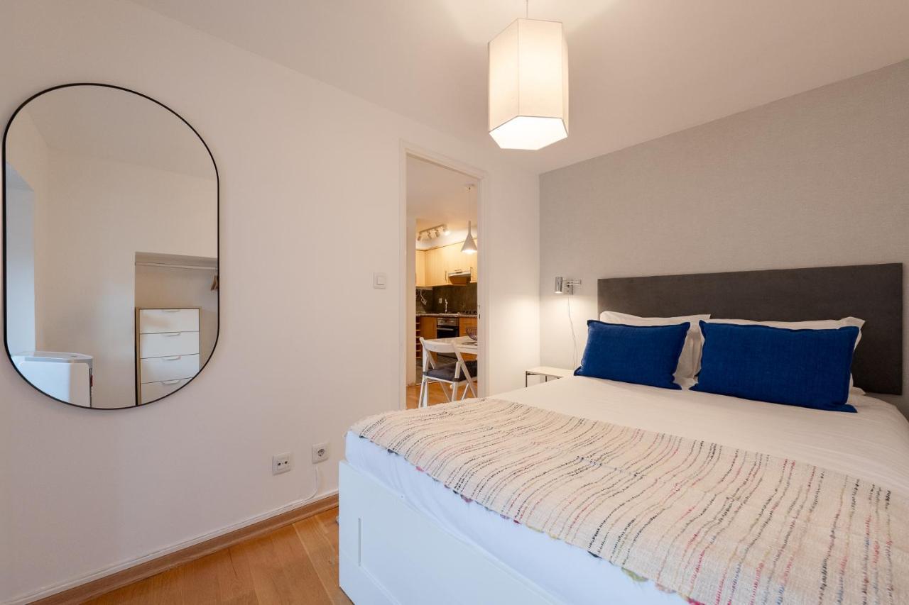 Contemporary Apartment In Chiado 3 Lisbon Luaran gambar
