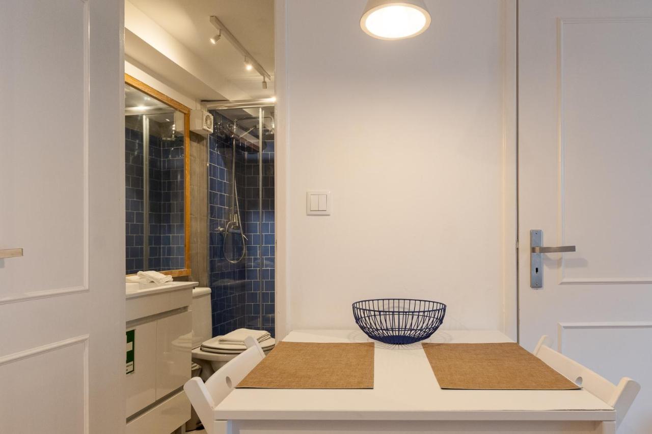 Contemporary Apartment In Chiado 3 Lisbon Luaran gambar