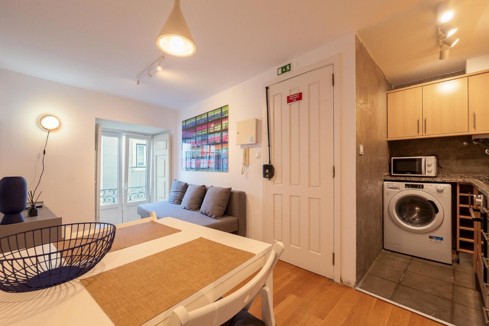 Contemporary Apartment In Chiado 3 Lisbon Luaran gambar