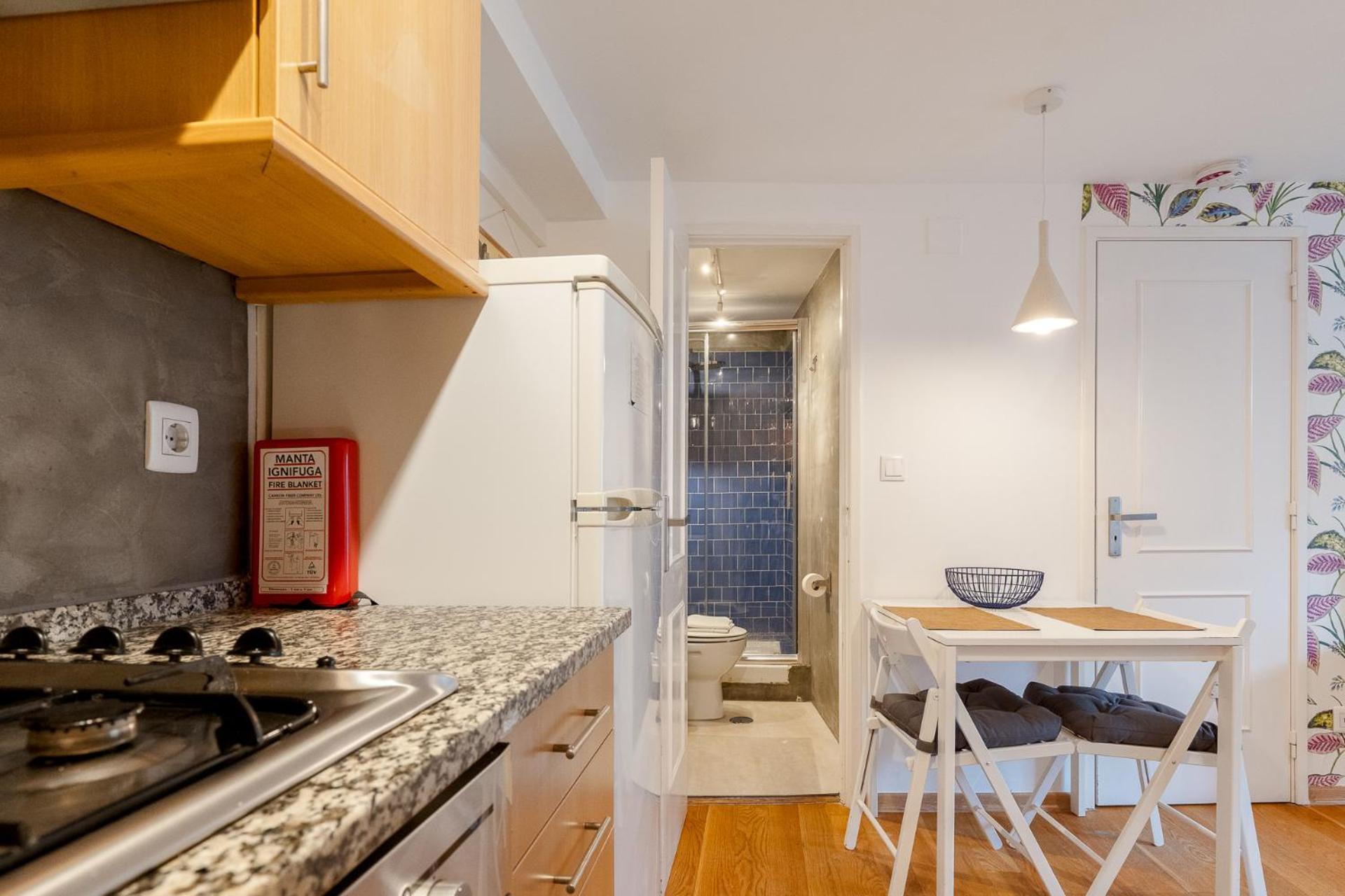 Contemporary Apartment In Chiado 3 Lisbon Luaran gambar