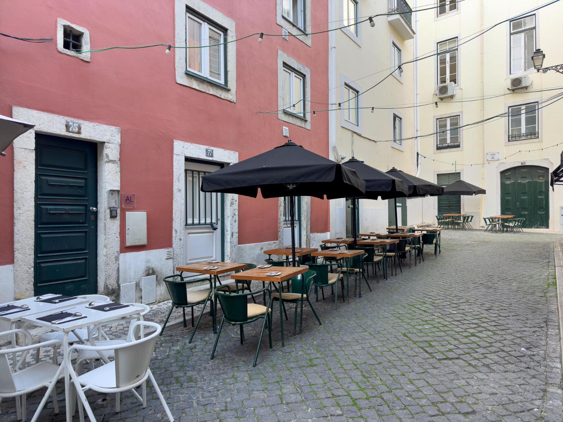 Contemporary Apartment In Chiado 3 Lisbon Luaran gambar